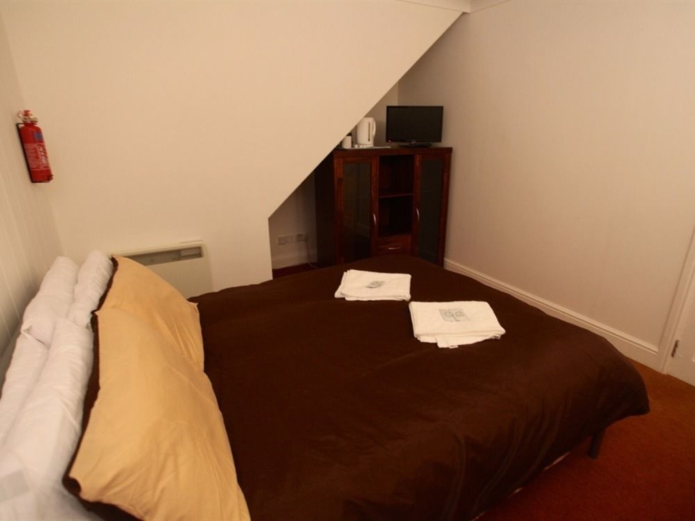 Stable Court Hotel Холт Екстериор снимка