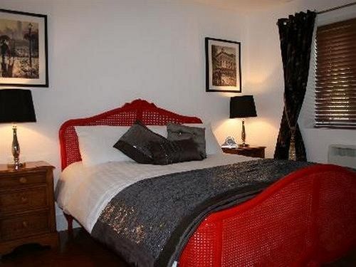 Stable Court Hotel Холт Екстериор снимка