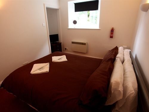 Stable Court Hotel Холт Екстериор снимка
