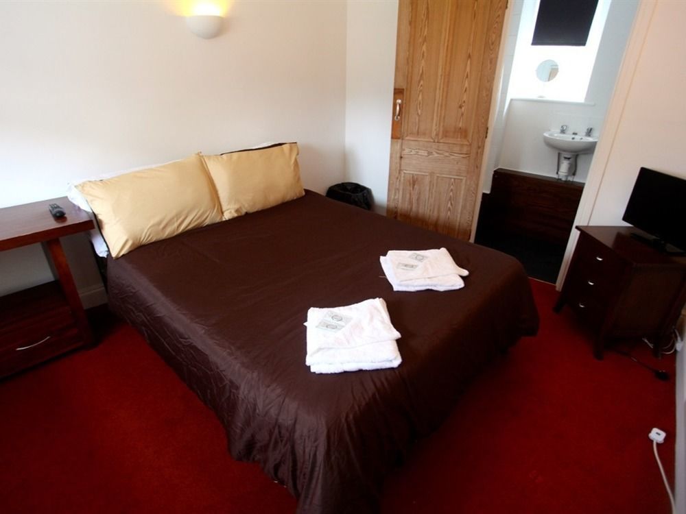 Stable Court Hotel Холт Екстериор снимка